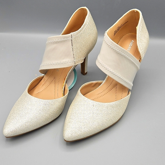 Andrew Geller Shoes - Andrew Geller Memory Foam Champagne/Silver Heels Size 7 NIB